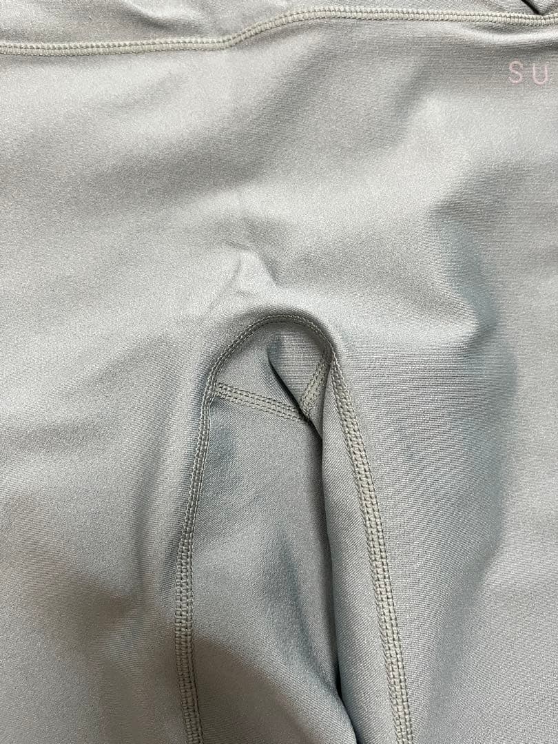 minami 専用　シャインストレッチアシンメトリーブラトップ、レギンス