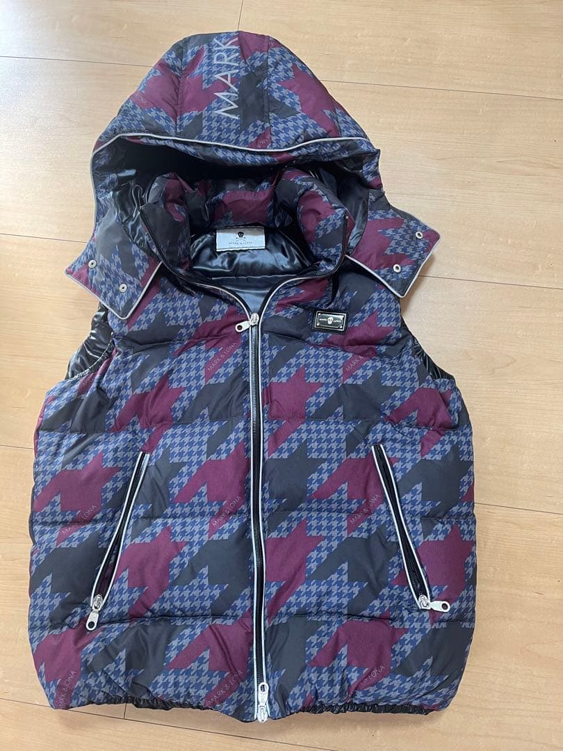 マークアンドロナ　ダウンベスト　フード取り外し可