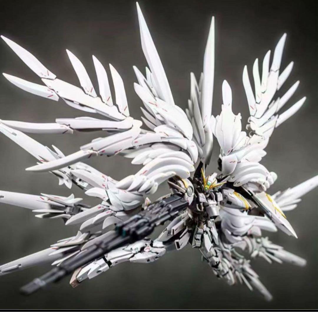 新品 1/100ウイングガンダム スノーホワイト