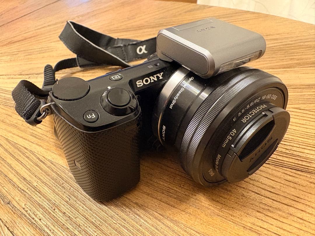 【美品】SONY NEX-5T デジタル一眼レフカメラ（オマケ付）