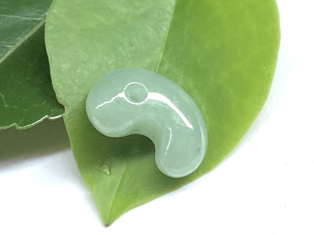 ✳味身良好‼️ 抜群‼️ 最高の透明感　糸魚川翡翠勾玉　本物の守護石を　鑑別書取品‼️