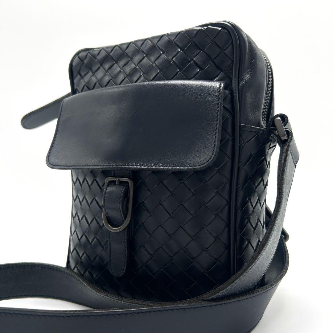 美品 ボッテガヴェネタ イントレチャート ショルダーバッグ レザー 紺色 メンズ