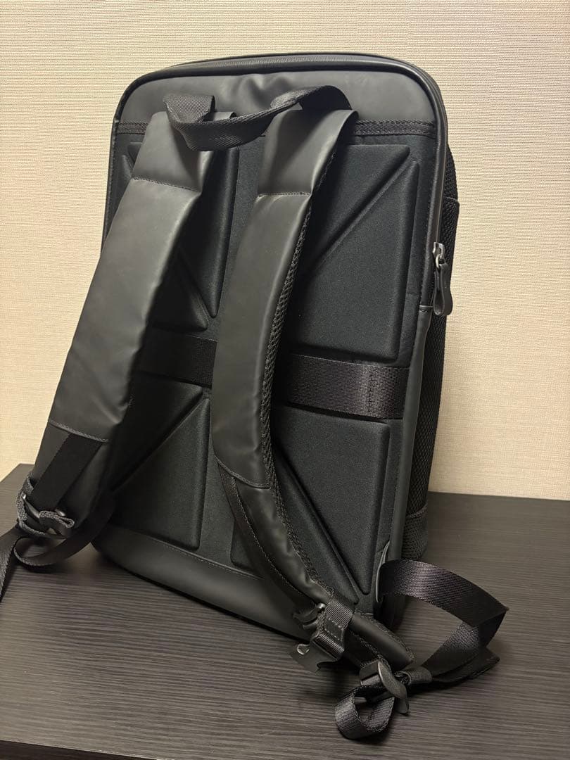 ARTPHERE Tondo バッグパック L ブラック