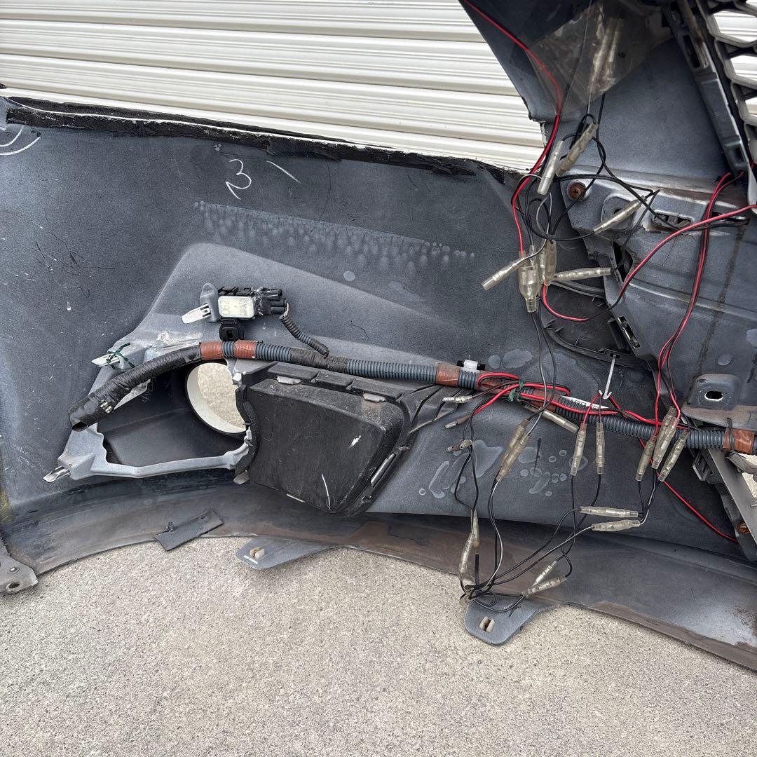 クラウンバンパー。