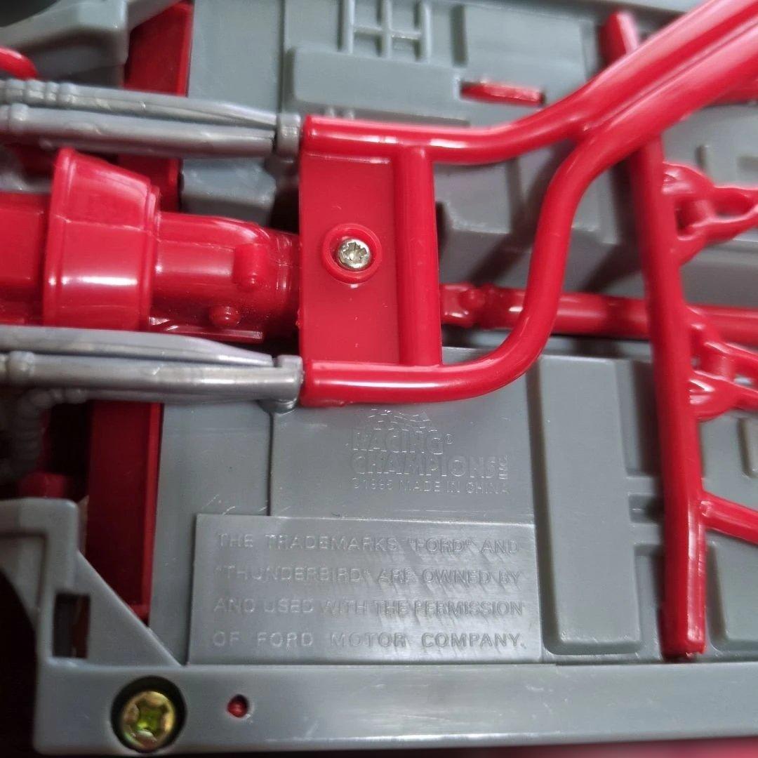 1/18ミニカー　 NASCAR FORD THUNDERBIRD#94