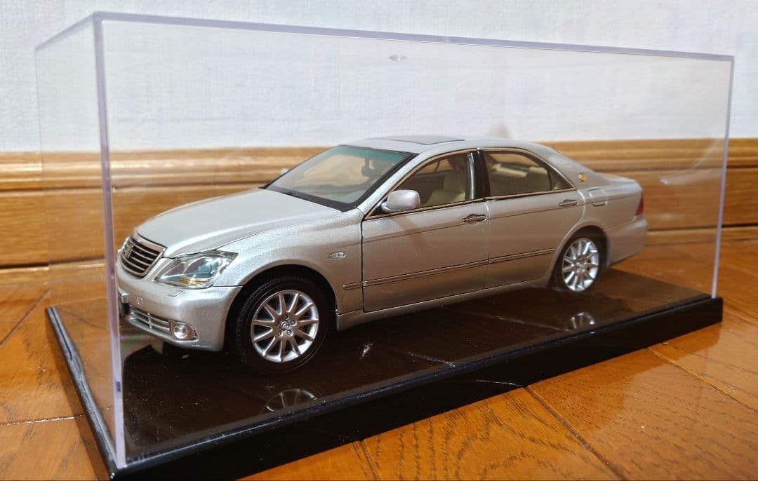 ショーケース付き　商品詳細不明　ミニカー　クラウン
