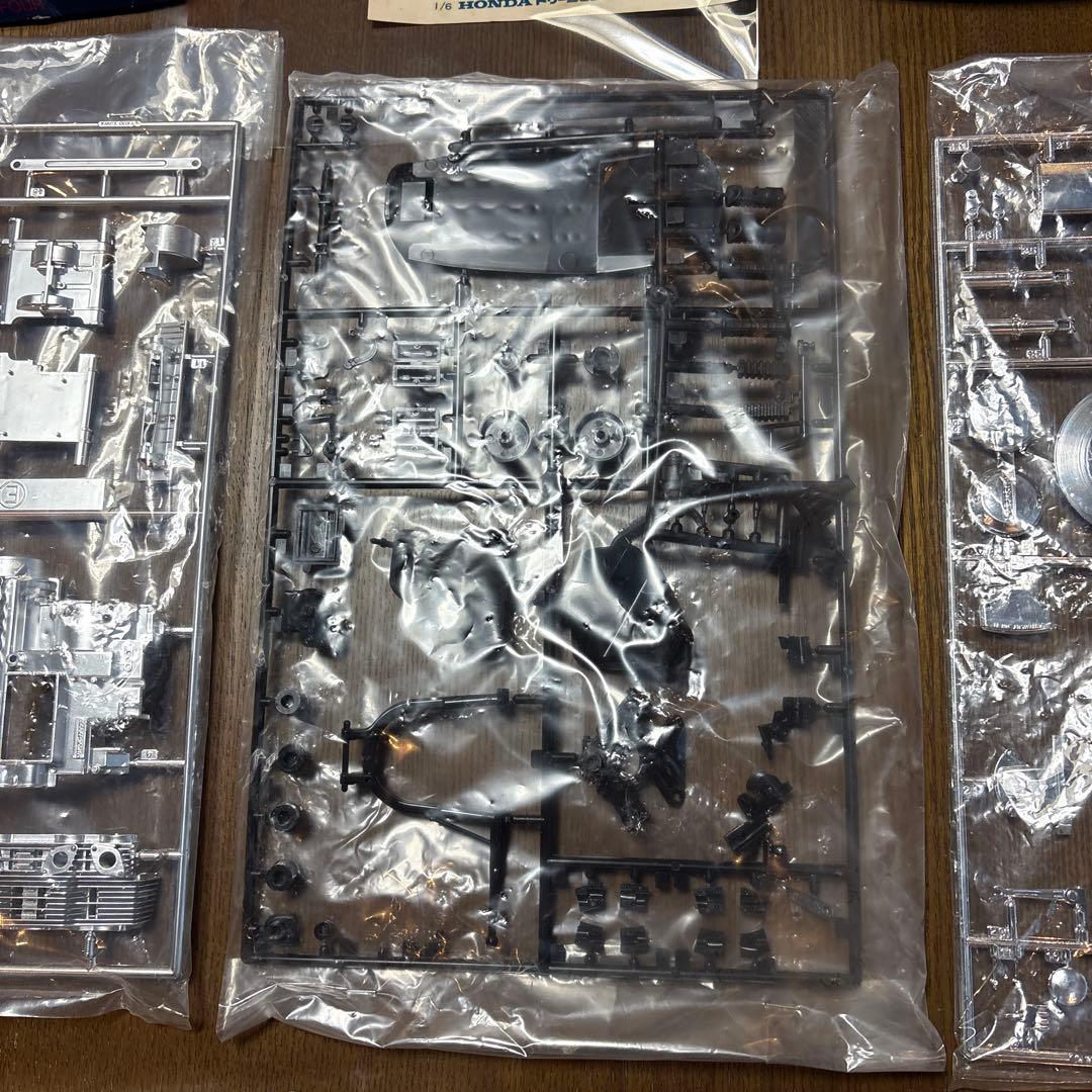 タミヤ　オートバイ　プラモデル　1/6スケール　ホンダ　CB750 FOUR