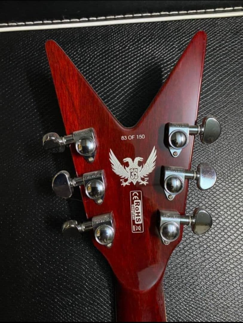 Dean V 35 35th Cherry Vシェイプ ケース付きエレキギター