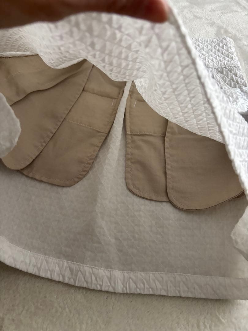 【新品未使用】マスターバニー　白スカート　キラキラ　ラメ　ぷくぷく生地　【00】