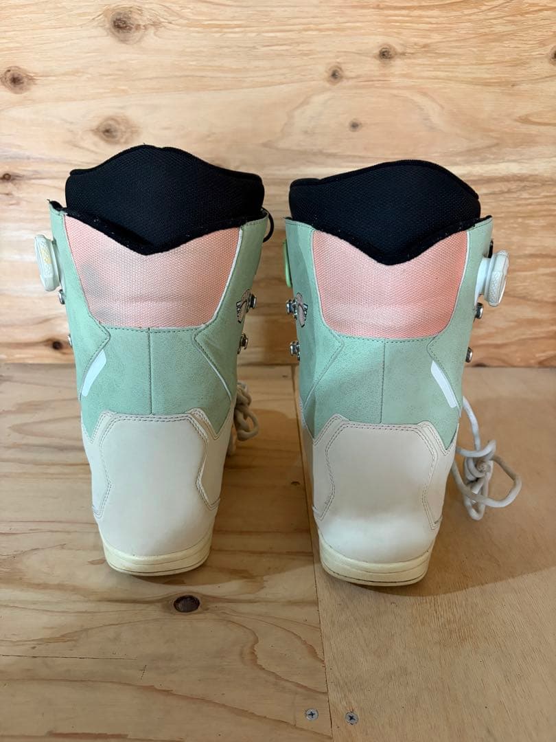 DEELUXE DNAスノーボードブーツ 女性用