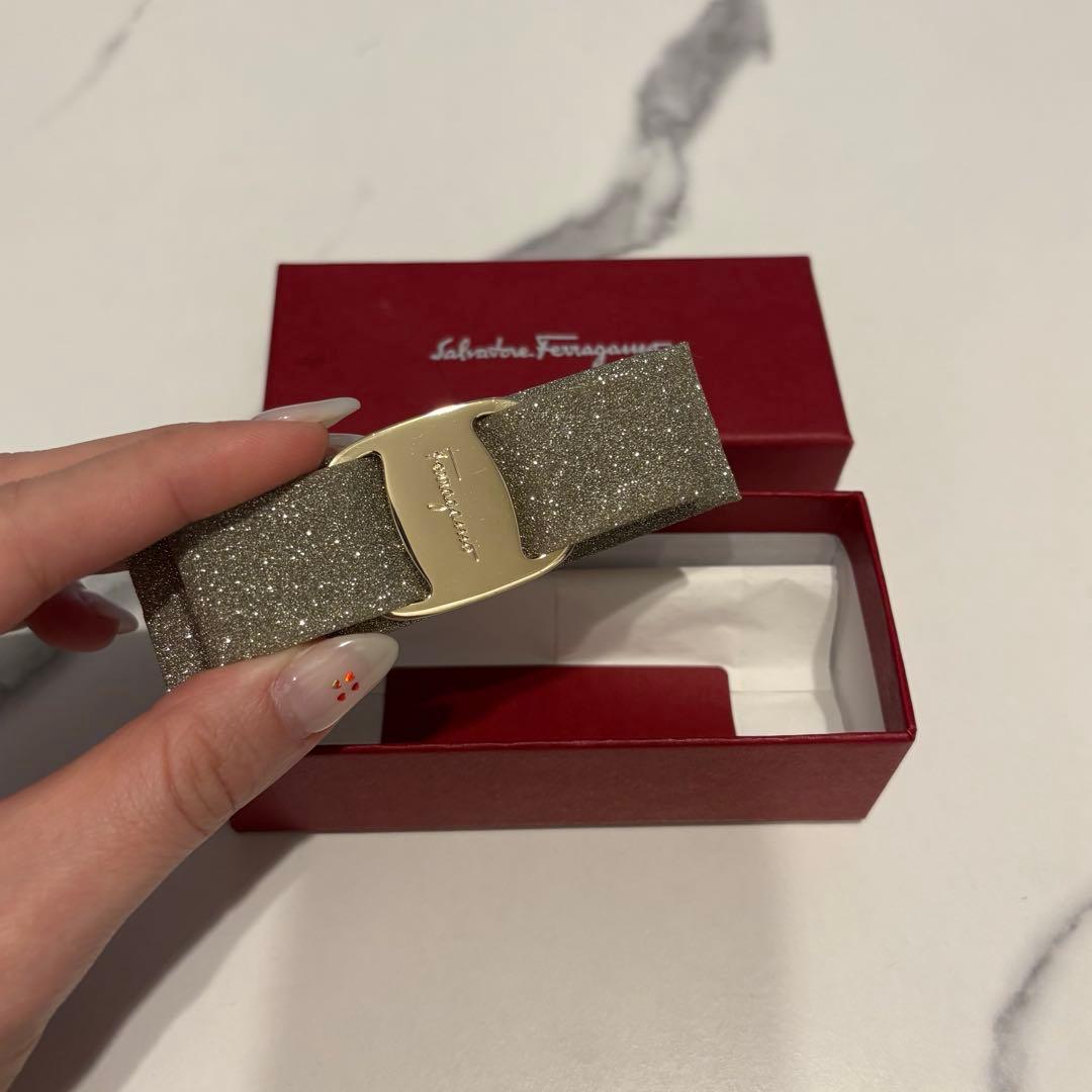 Salvatore Ferragamo ヘアクリップ グレー