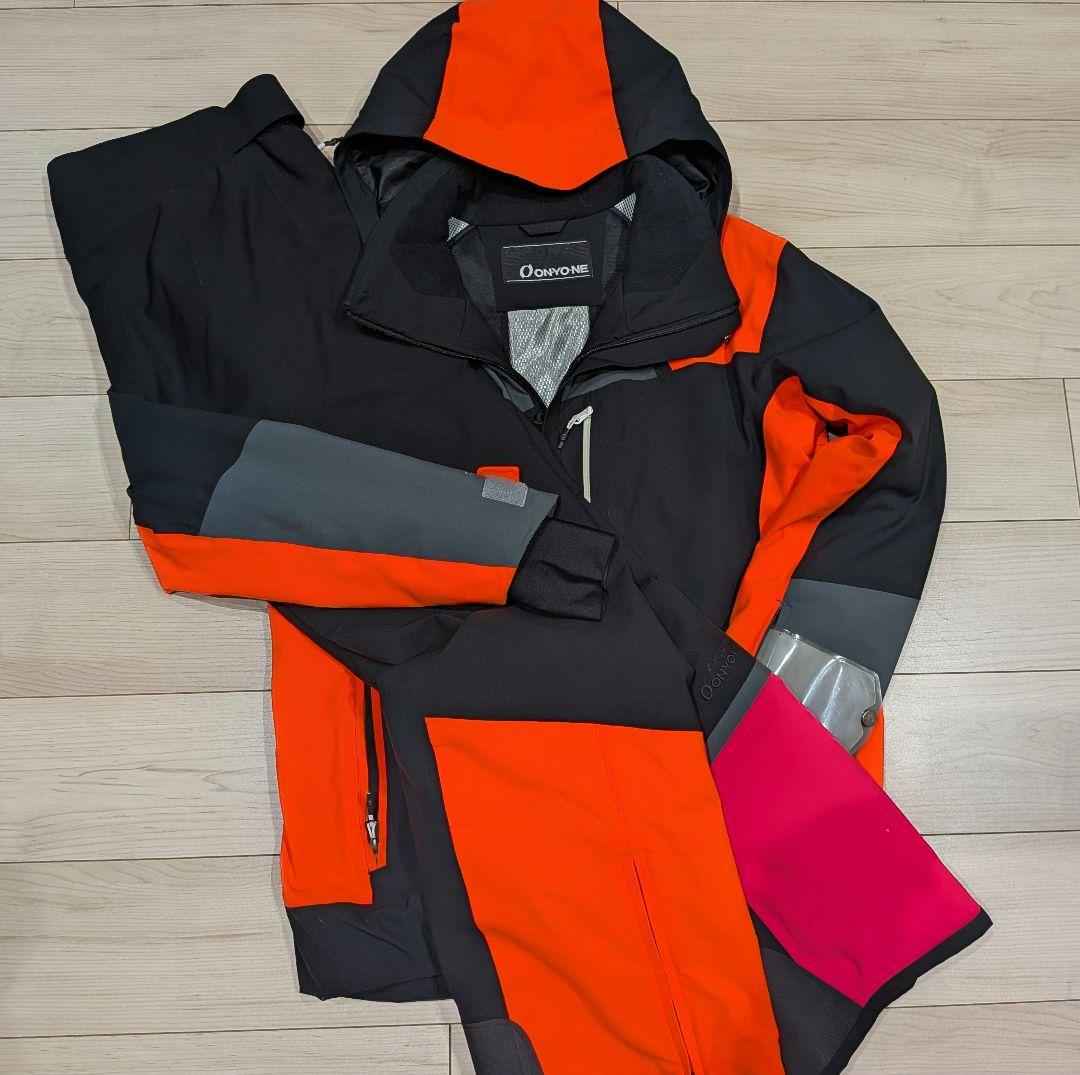美品 ONYONE オンヨネ デモモデルスキーウェア上下 Lサイズ