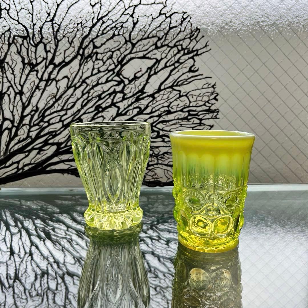 骨董　時代プレス　乳白色暈し　カナリアイエロー　コップ　ゴブレット　ウラン