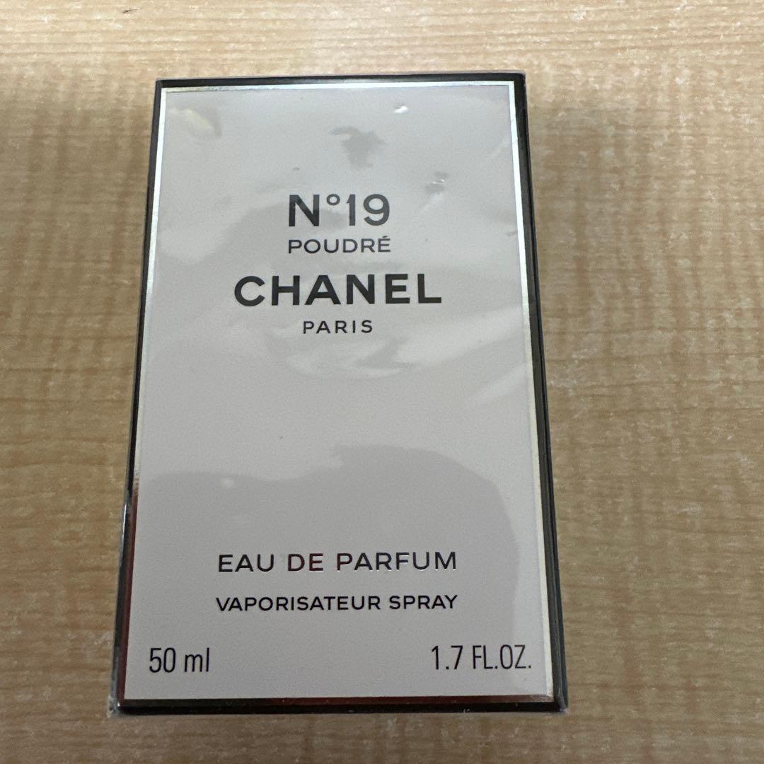 CHANEL N°19 Poudré Eau de Parfum 50ml