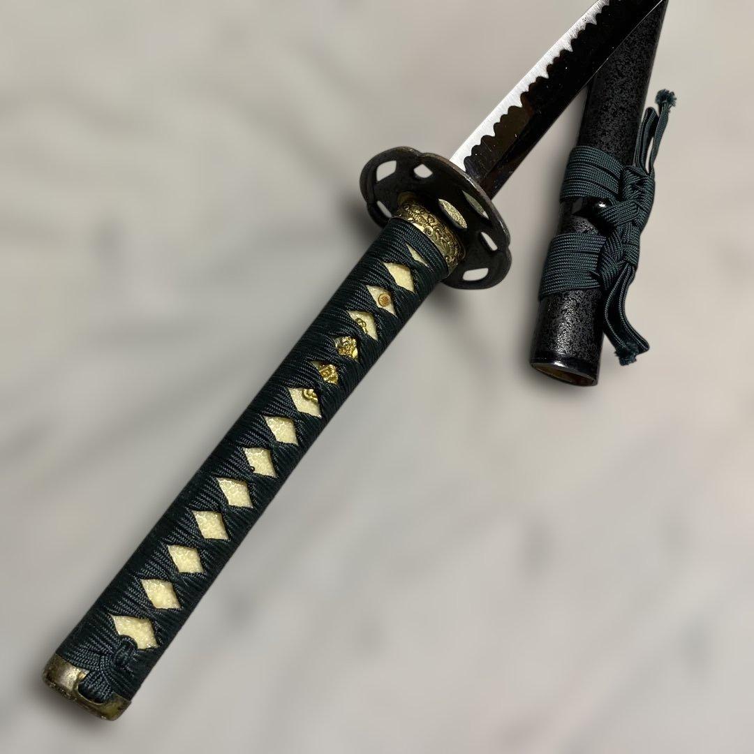 格安模造刀大刀 濃緑柄 波絵透し丸鍔 黒梨地鞘