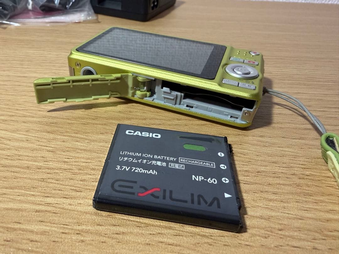 デジタルカメラ CASIO EXILIM EX-Z80 8.1 MEGA PIXELS