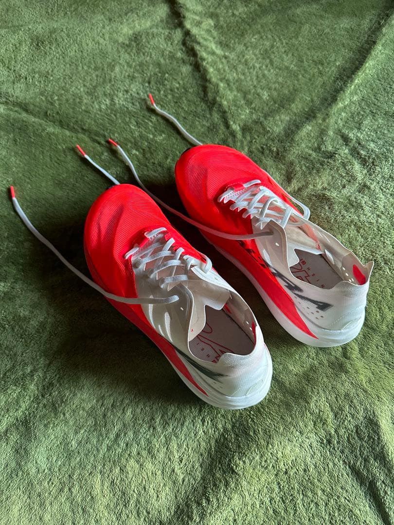 【超希少カラー・美品】ALTRA VANISH CARBON 2 26.5cm