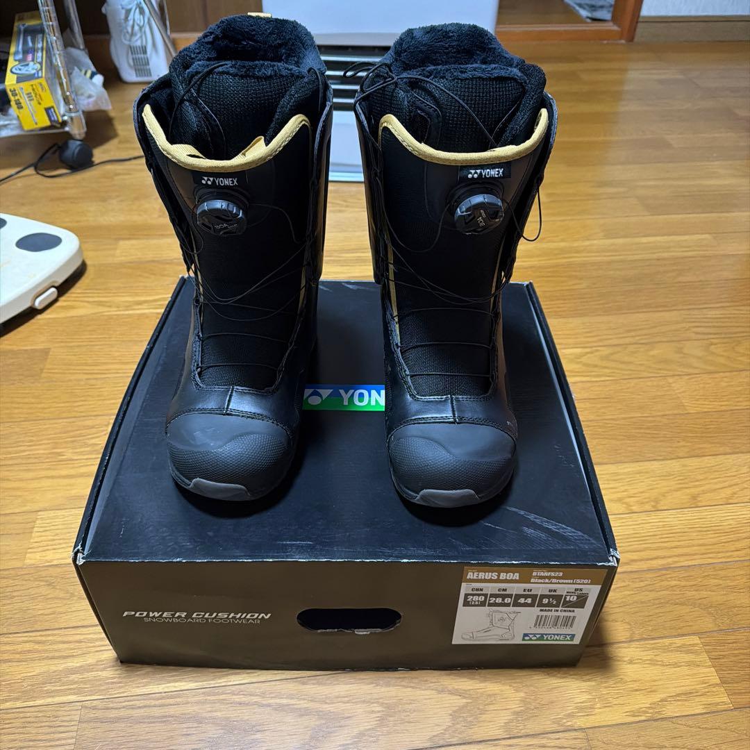 今月末までの価格ヨネックス　スノーボードブーツ