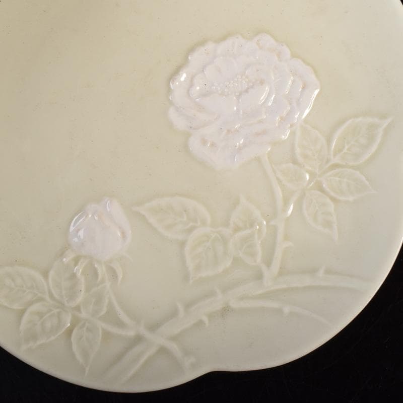 出石焼　牡丹刻　輪花皿　十九客　時代箱付　N　7093A