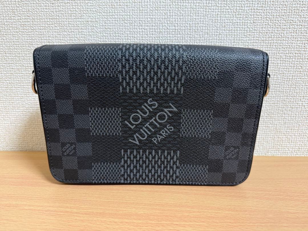 ルイヴィトン　ダミエグラフィット3Dステュディオメッセンジャー