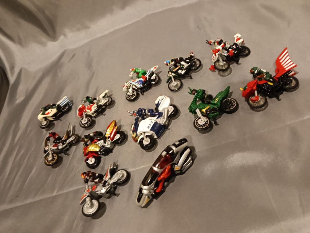 ホットウィール　仮面ライダー　バイクマシン　12台中古品セット
