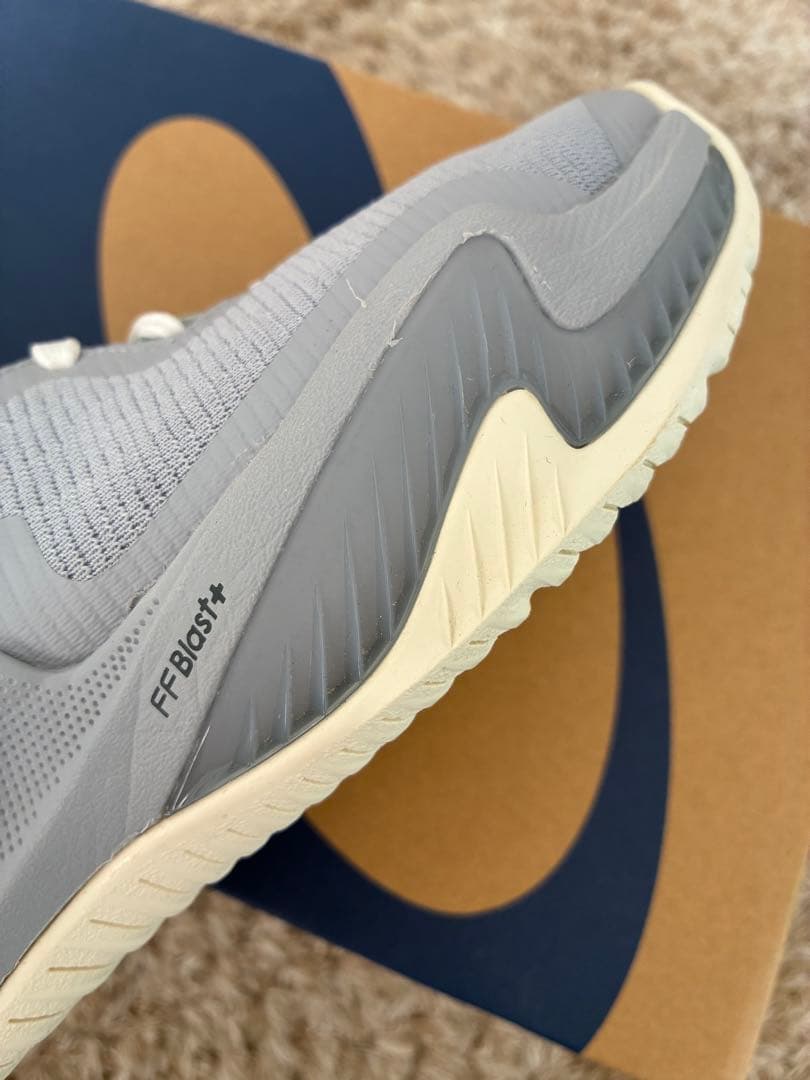 ASICS NOVA SURGE3 グレー ハイカット バスケットシューズ