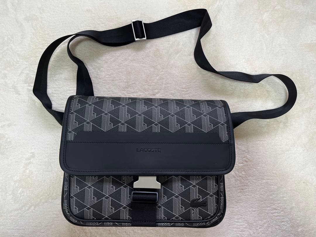 LACOSTE ラコステ モノグラム ショルダーバッグ