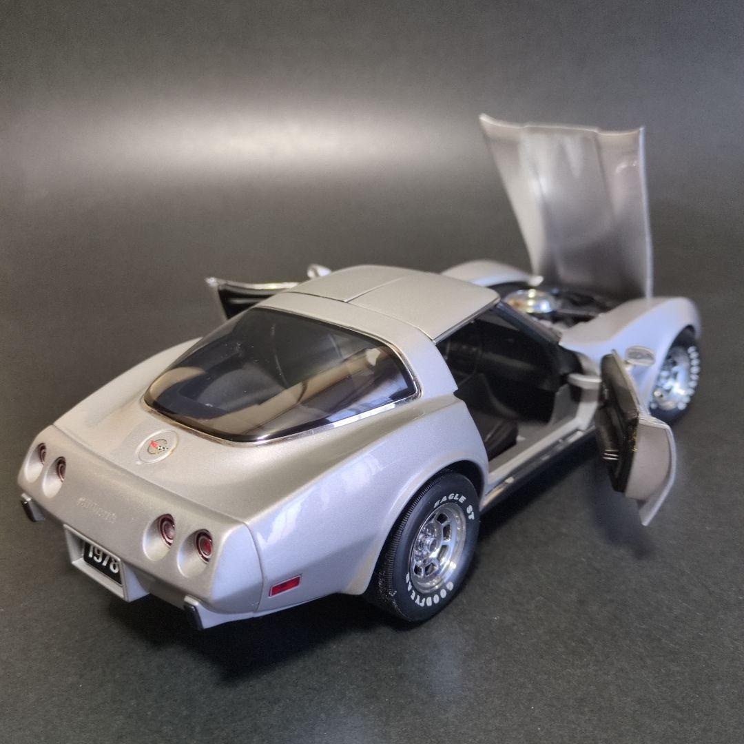 1/18ミニカー　UTモデル　シボレー コルベット スティングレイ C3