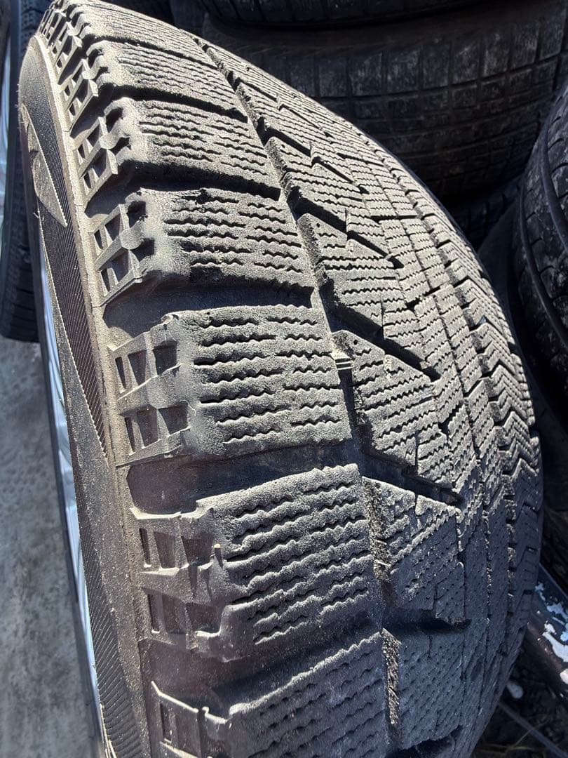 ブリヂストン スタッドレスタイヤ 18インチ235/50R18