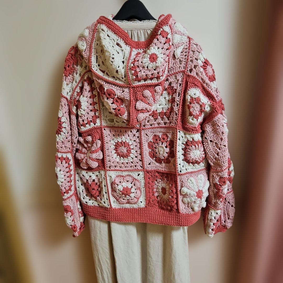 ハンドメイド　グラニースクエアフード付きカーディガン　2