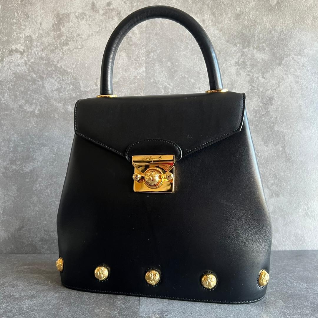 ⭐️Salvatore Ferragamo⭐️フェラガモ パンプス金具