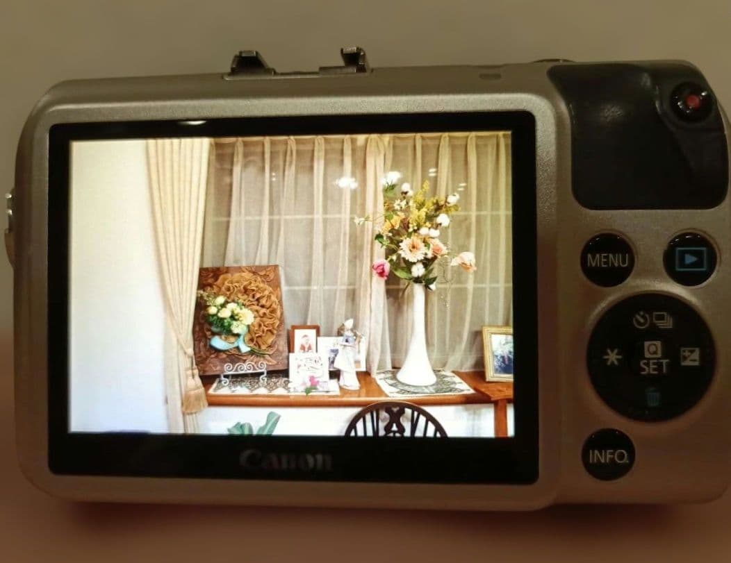 期間限定値引日曜日まで　ミラーレス一眼　Canon　EOS　M シルバーセット