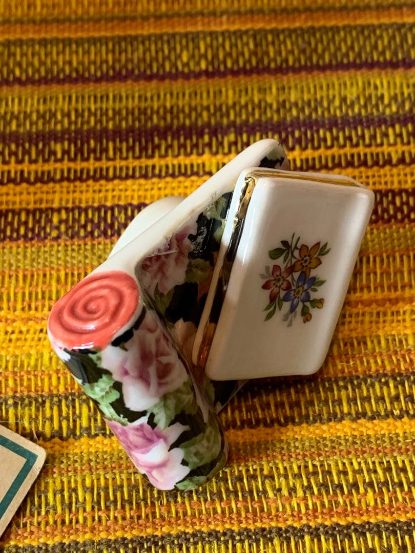 イギリス製　ビンテージのトニーカーターの可愛い服屋さんの手書きのポット！