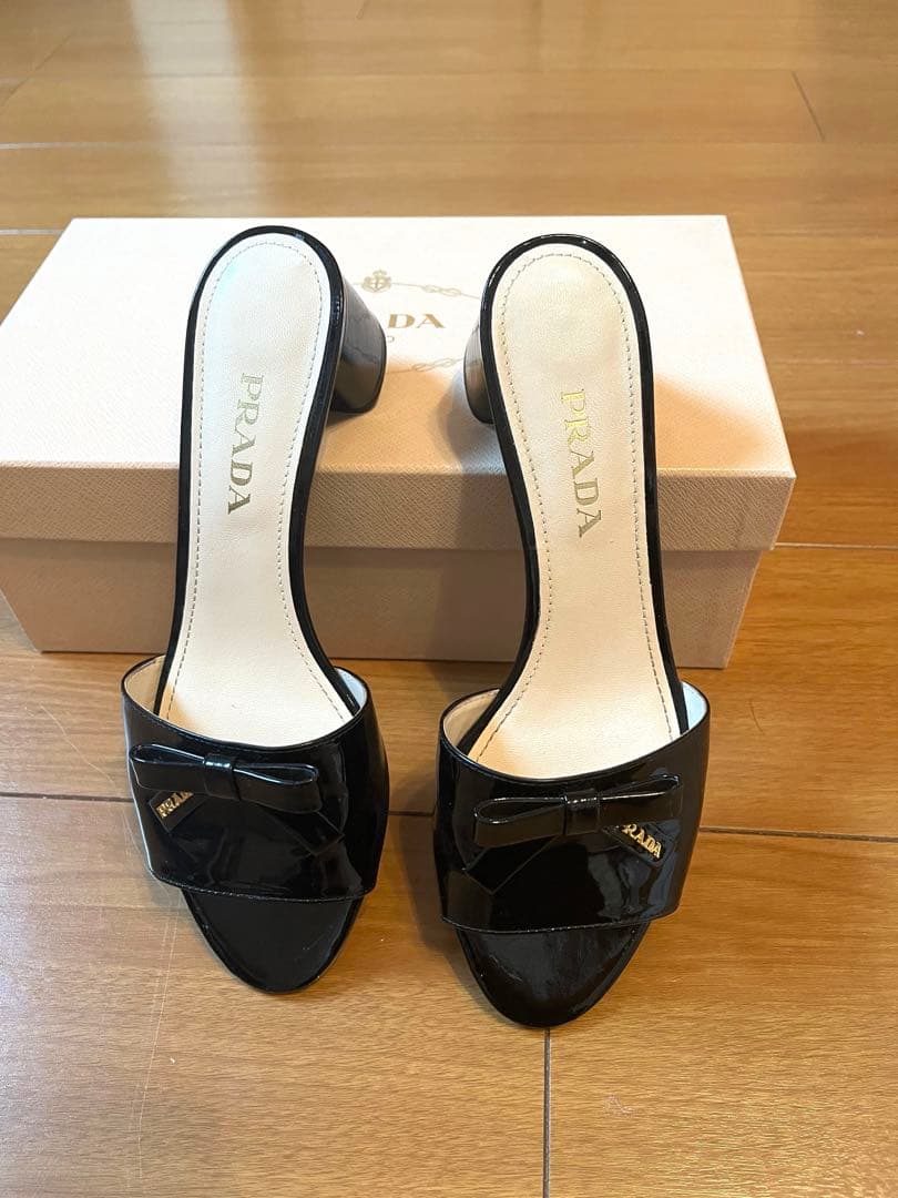 PRADAリボンパテントミュール