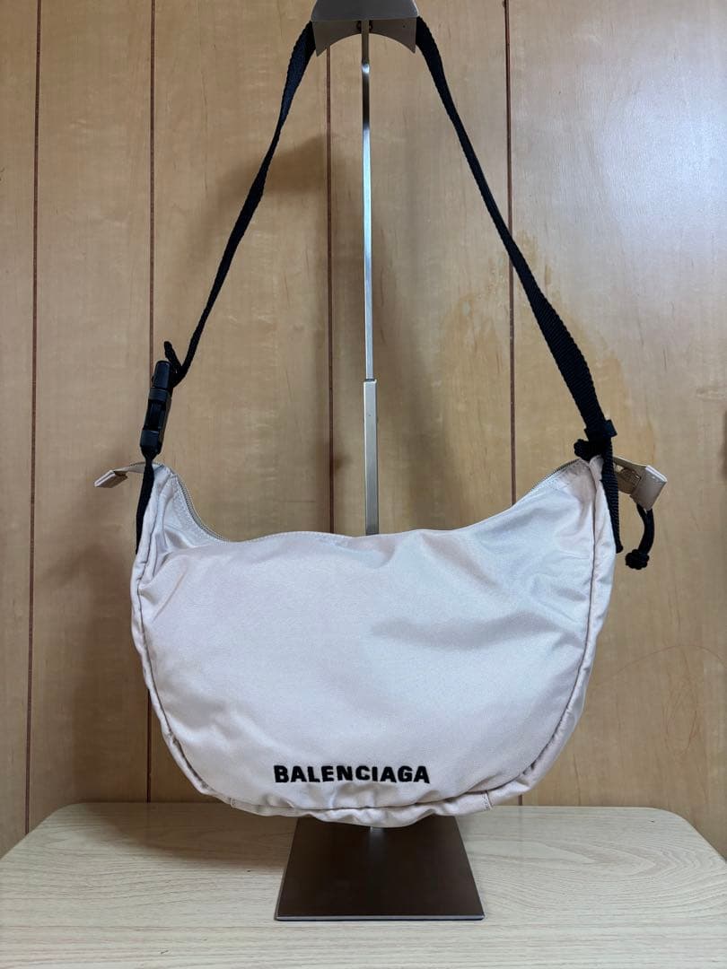BALENCIAGA ボディバッグ ベージュ　ショルダーバッグ