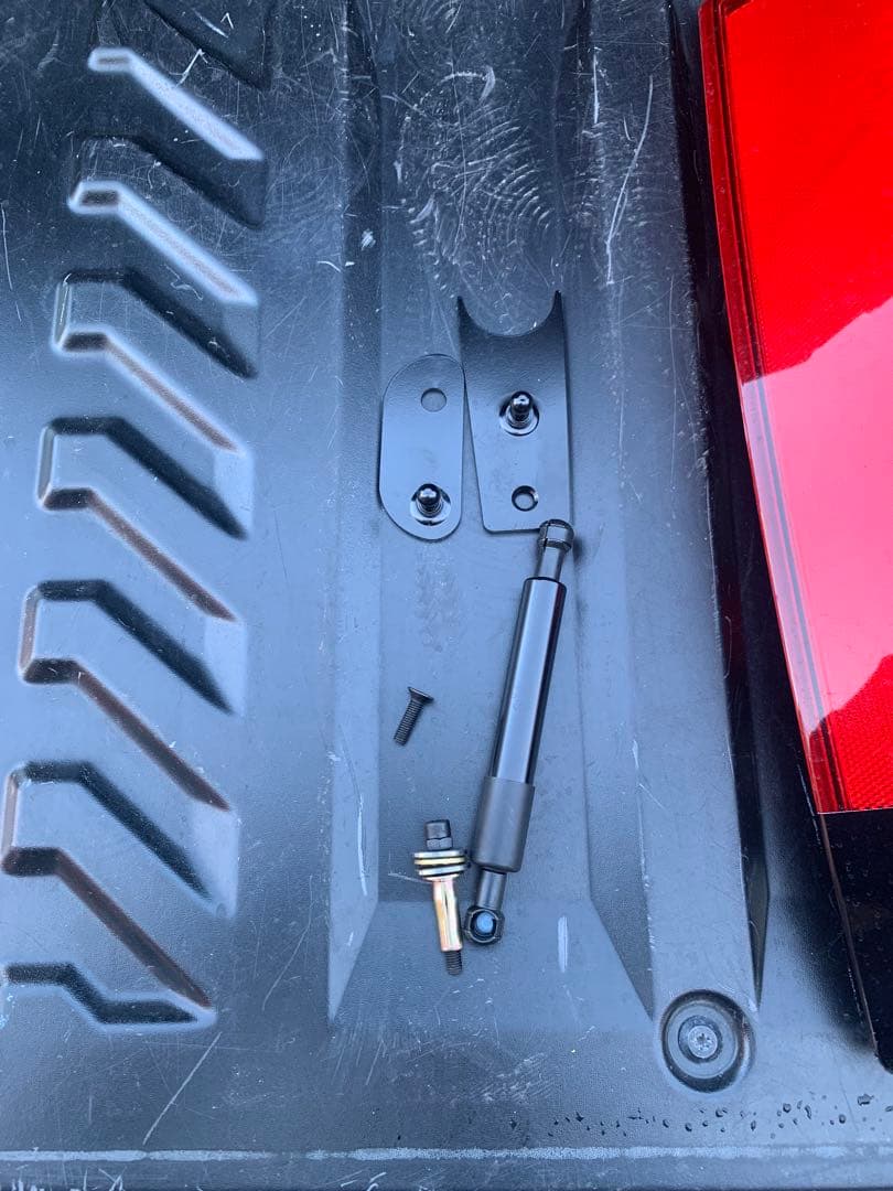 エスカレードEXT シルバラード　リアゲートダンパー取り付け金具SET