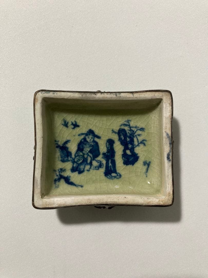 金工足銀 光緒年製刻印 龍金具染付唐子図 蓋物 小物入