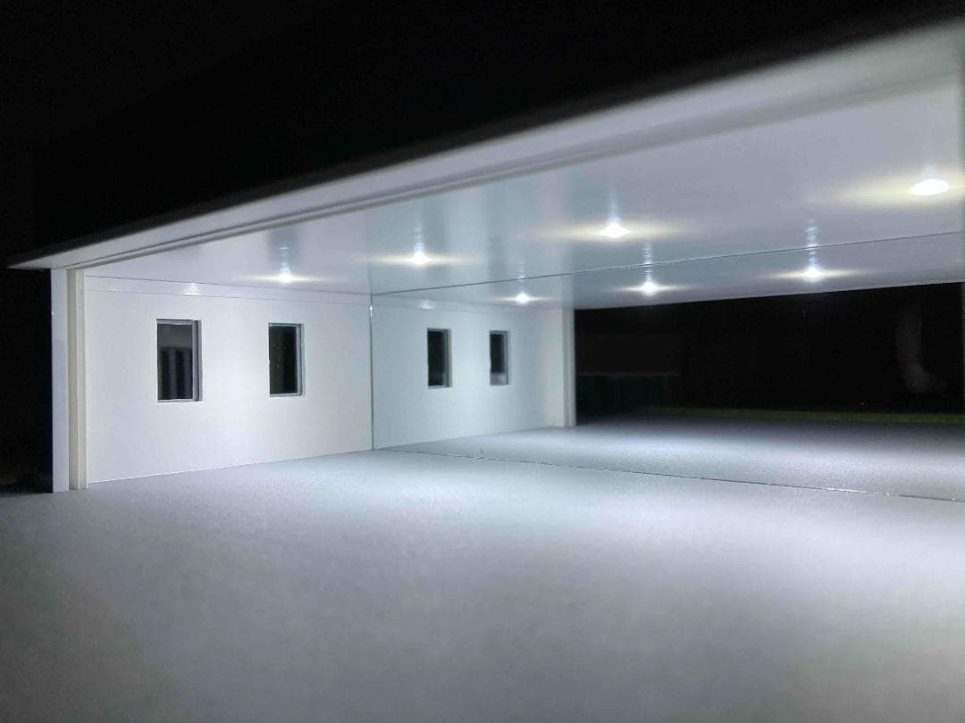 ミニカー専用ジオラマ：1/64 木造パーゴラ付ガレージ（ブラウン）