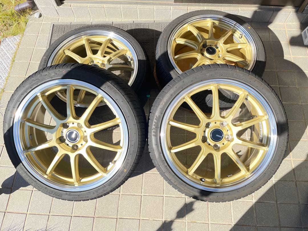 スタッドレスタイヤ、18インチ ホイール4本セット　ガリ傷無し　使用期間3ヶ月