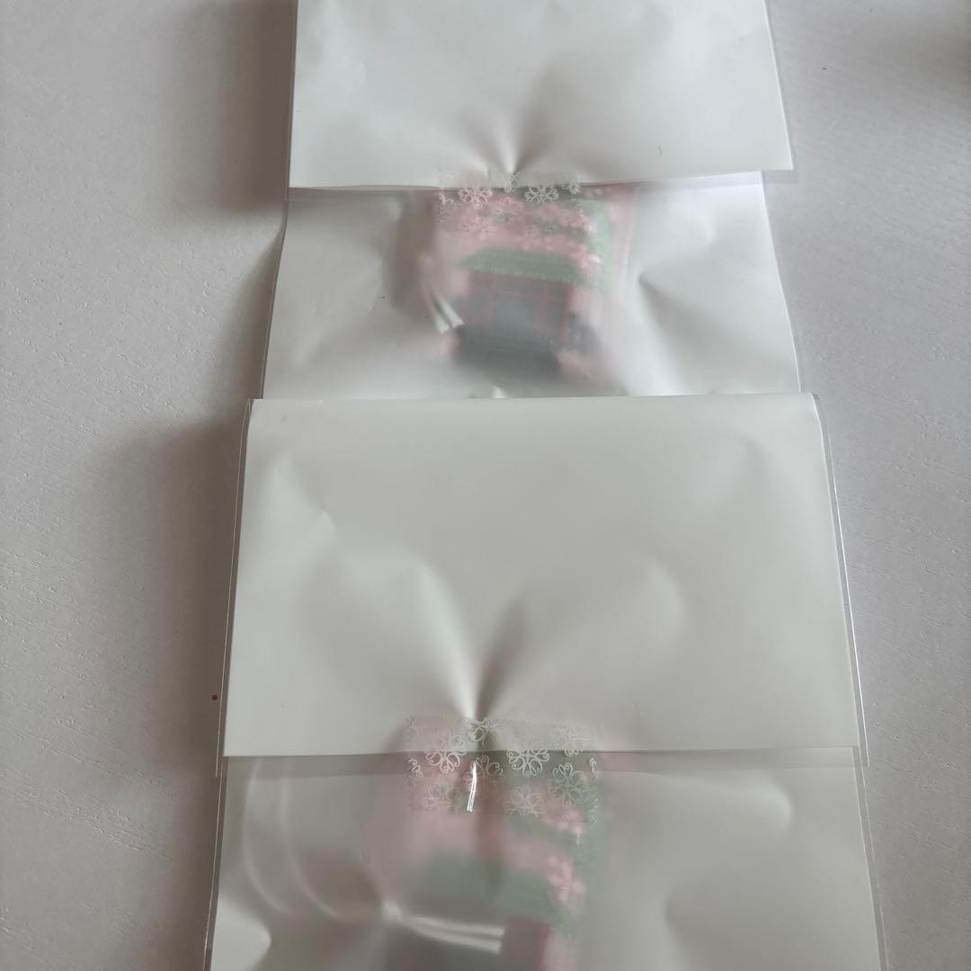 c*0様 近沢レース　 元町　厳島神社ハンカチ お守り付き　２色　ピンク　グレー