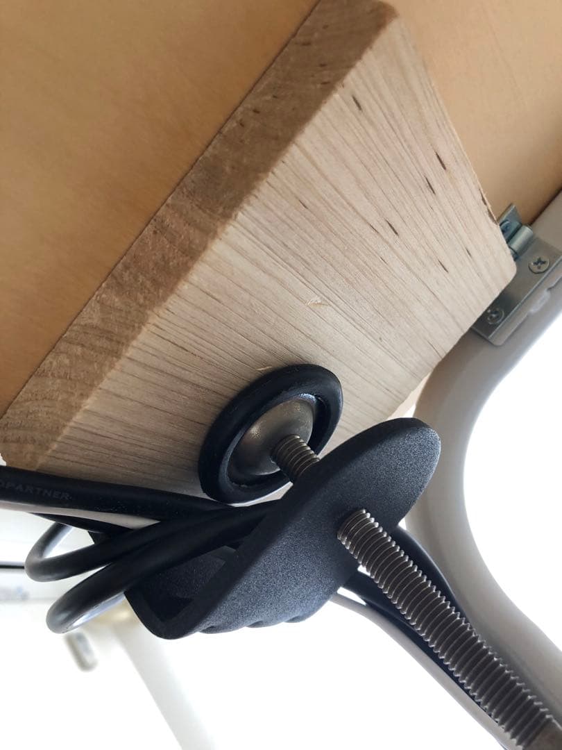 モニターとモニターアーム