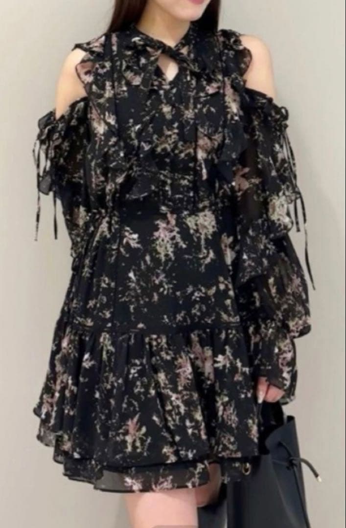 新品タグ付き　SNIDEL プリントフリルミニワンピース