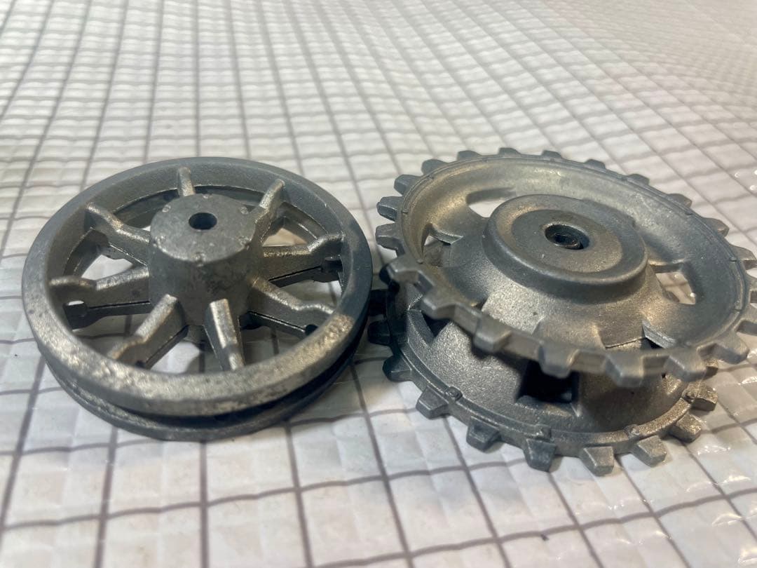 ヘンロン1/16 純正【Ⅲ号戦車&突撃砲】用メタルキャタピラ&起動輪&誘導輪