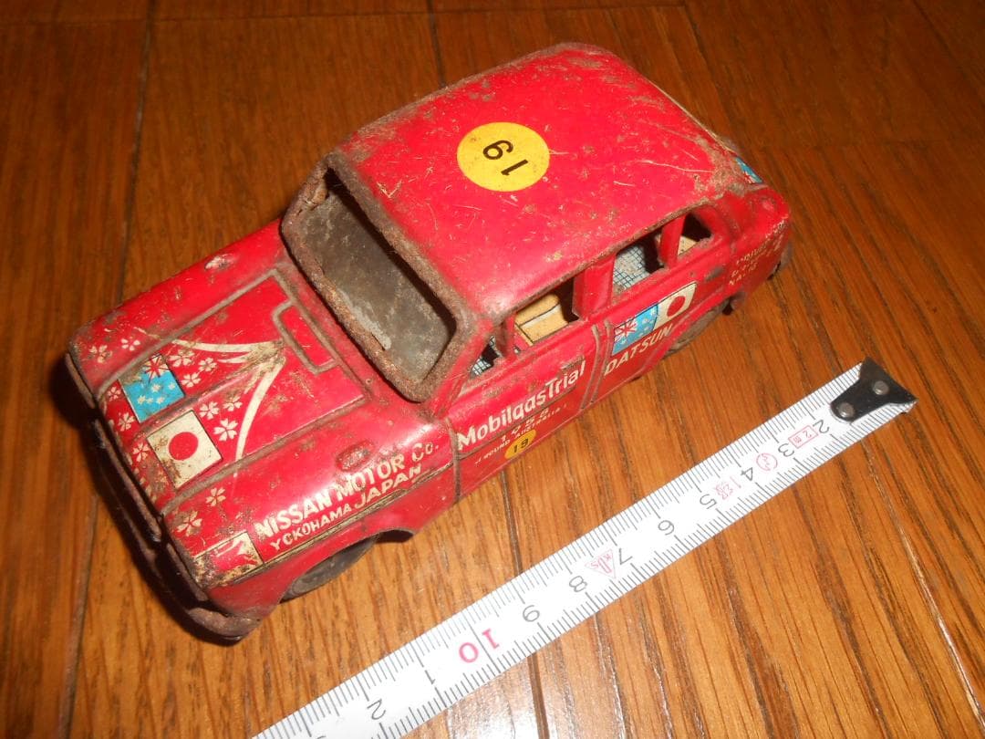 【アイコナ】ブリキカー　ダットサン　（昭和レトロ）