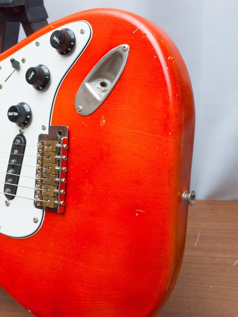 フェルナンデス ストラトキャスターモデル 石ロゴ期　セイモアピックアップ搭載