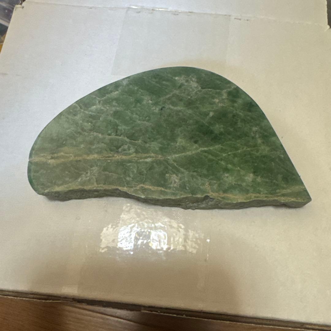 ミャンマー産 翡翠原石 144g 全体が緑の翡翠原石 A貨です