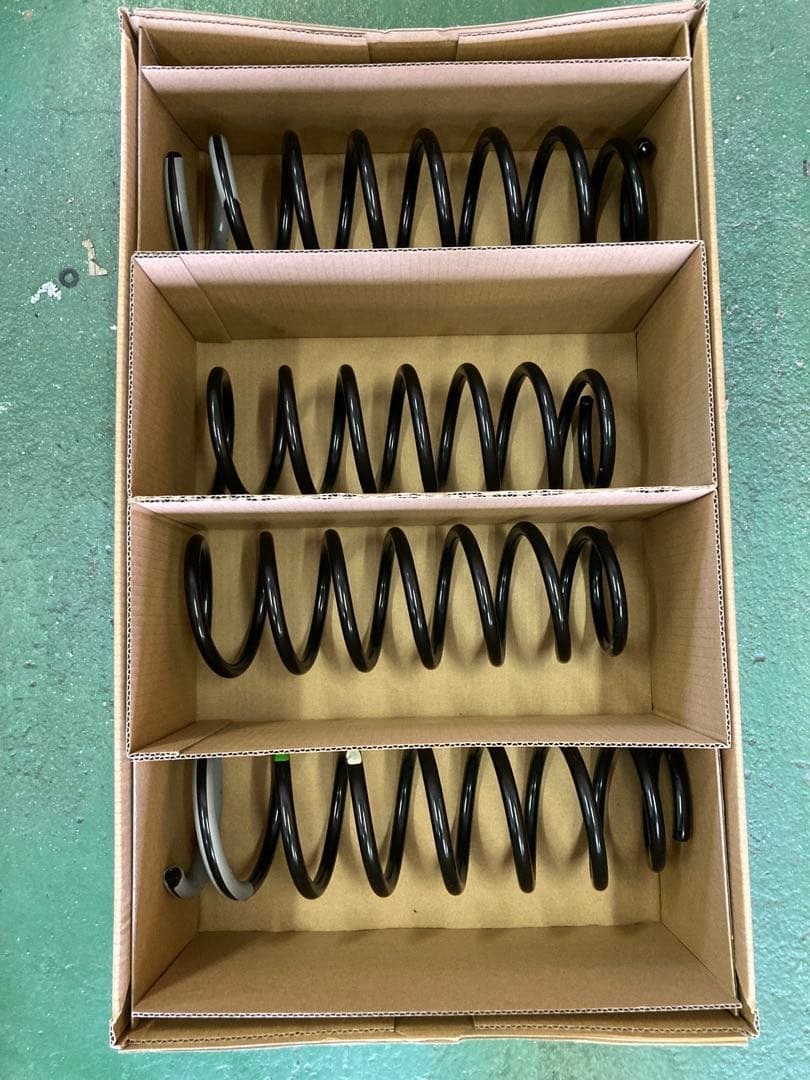 シロマルR6年新車外し　jb74 ジムニーシエラ　ショック　サス　セット