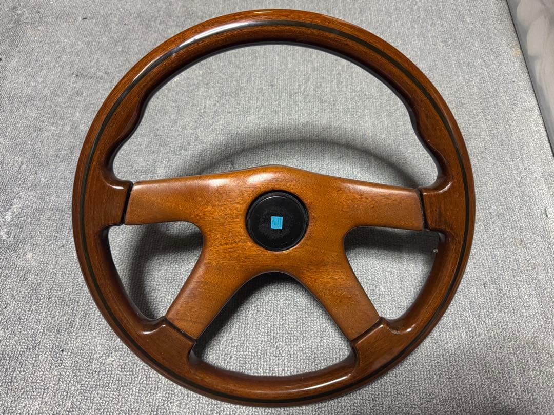 ナルディ4本スポーク ウッドステアリング