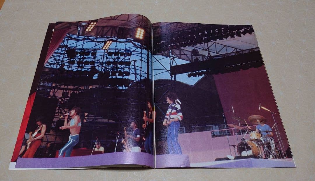 ローリングストーンズ　ツアーTシャツ　音楽雑誌　海外購入品　レア