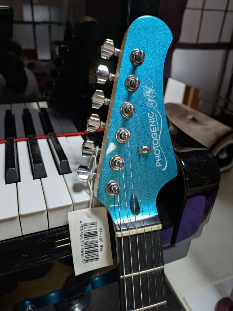 フォトジェニック　エレキギター　ストラトキャスタータイプ　ライトブルーメタリック